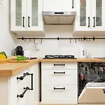 Apartment Grzybowska by Renters